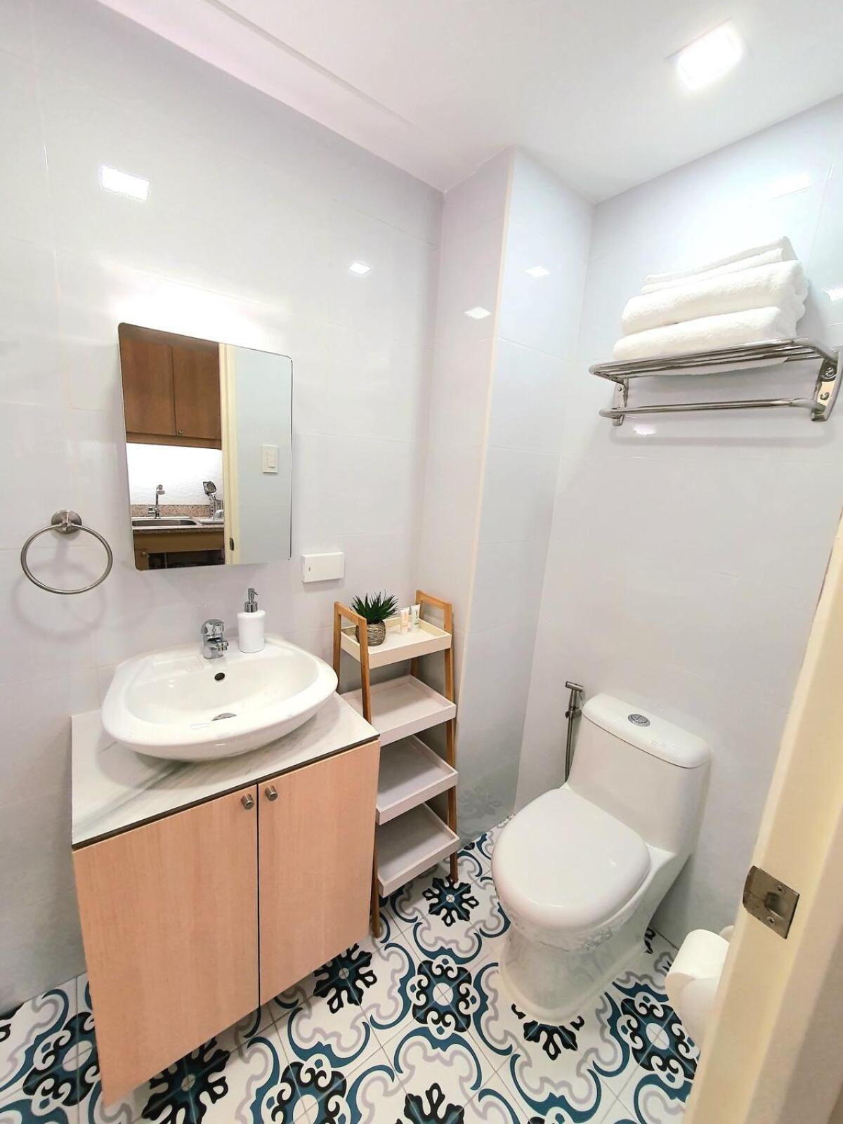 Lovely, Cozy One Bedroom With Wi-fi Pool In Pasig Apartment Manila