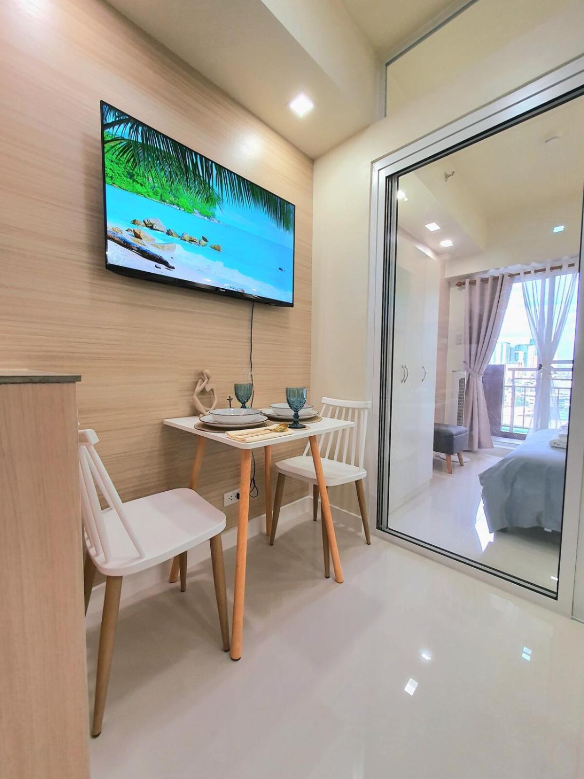 Lovely, Cozy One Bedroom With Wi-fi Pool In Pasig *